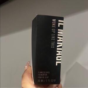 IL MAKIAGE Woke Up Like This Foundation - Black Packaging